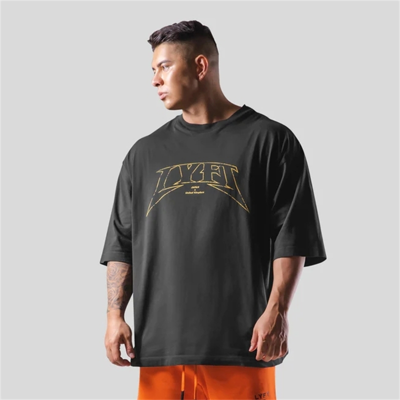 Street Fashion Shanghai - LYFT ขนาดใหญ่การฝึกอบรมชายเสื้อยืดออกแบบตัวอักษรพิมพ์เสื้อ T สําหรับชายหลวมแฟชั่นกีฬา Street Casual
