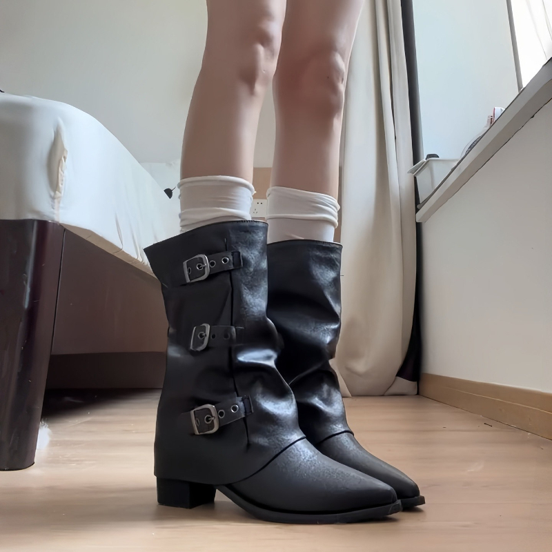 Street Fashion Style Youtube - กางเกงผู้หญิงทรงหลวมสำหรับฤดูใบไม้ร่วง รองเท้าบูททรงสูงระดับกลางพร้อมสายรัดหัวเข็มขัดโลหะ แฟชั่นสไตล์เรโทร ส้นบล็อกทรงตะวันตก รองเท้าบูทคาวบอยสำหรับผู้หญิง